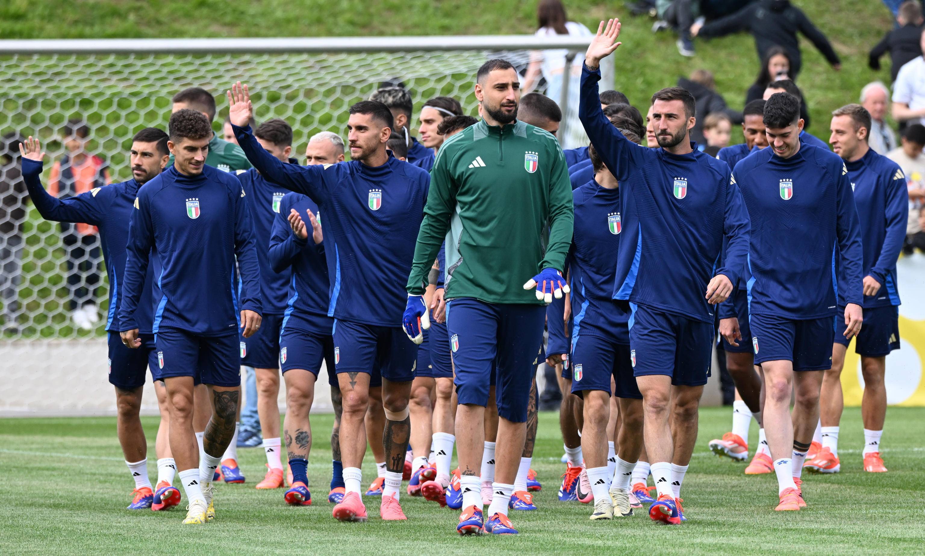 欧洲足球联赛强队集结,备战大赛 欧洲足球联赛强队集结,备战大赛