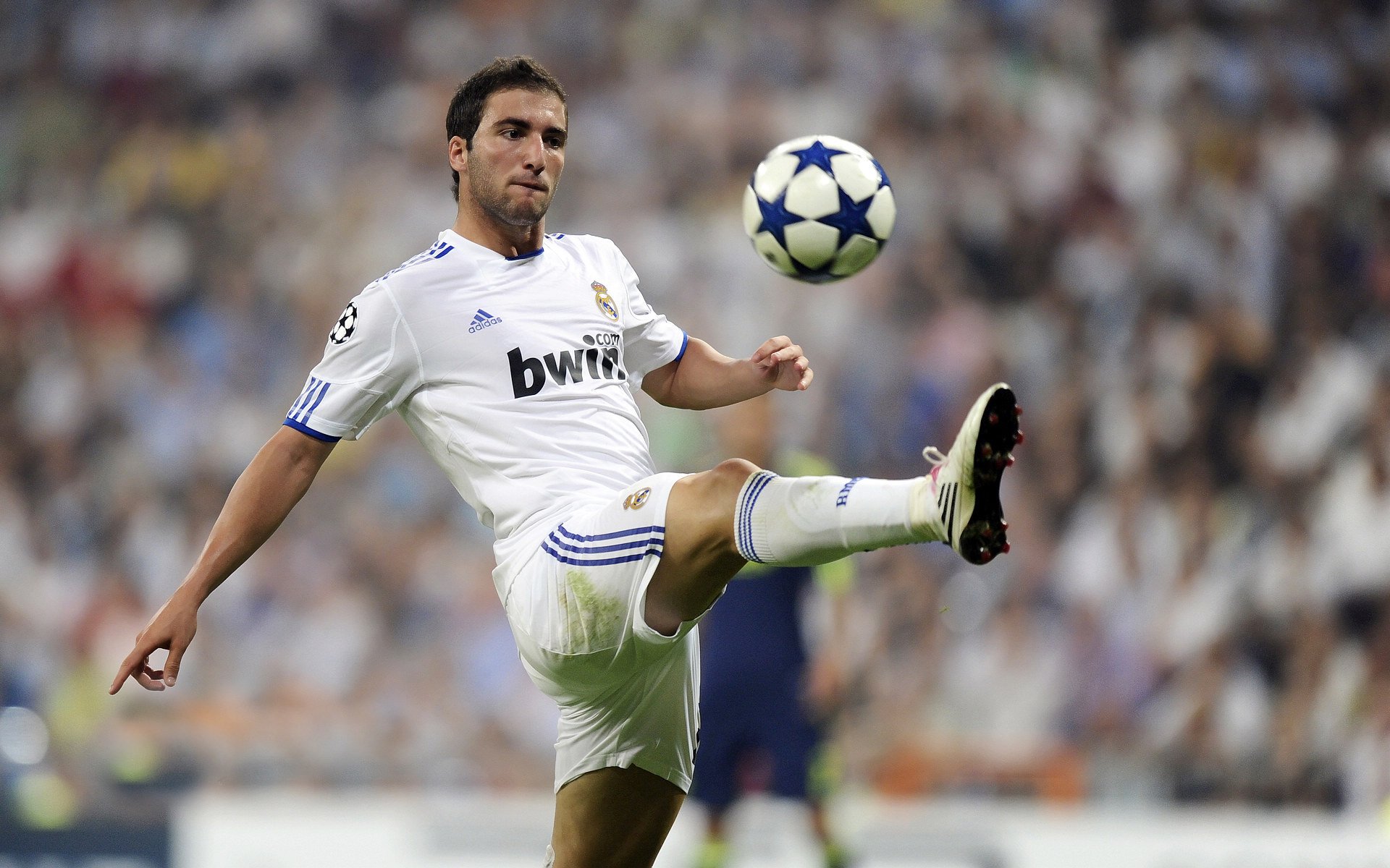 坎特关键回合不手软，皇家社会连续得分压制利物浦