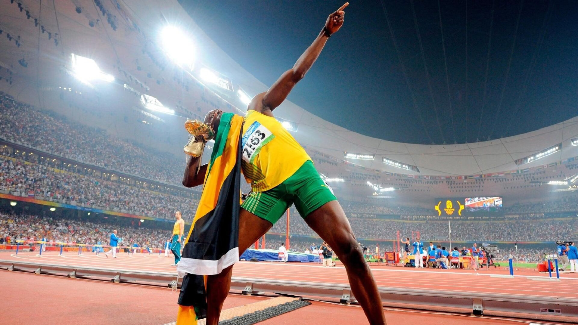 开云官方app入口-赛道与绿茵的交响，当F1争冠夜遇见福登的加冕